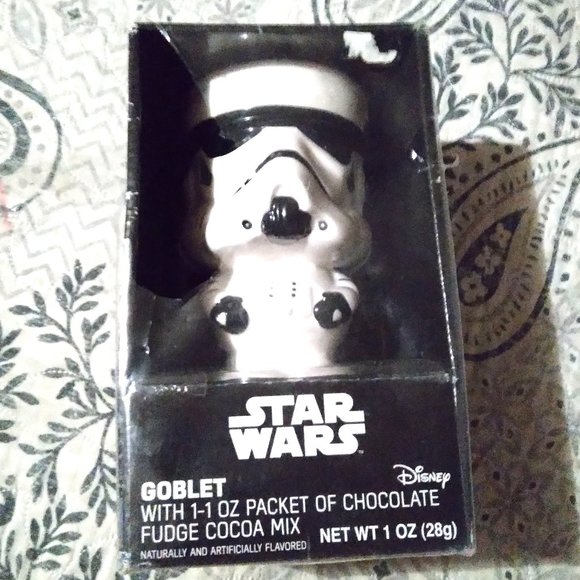 Star Wars Stormtrooper Gauntlet - Picture 1 of 3